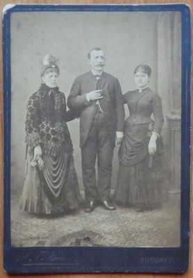 Foto pe carton gros ; Secol 19 , Familie din inalta societate , Bucuresti foto