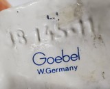 Mugurar pe creanga, Figurina din portelan, Goebel, Germania, Secol XX