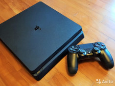 PlayStation 4 slim foto