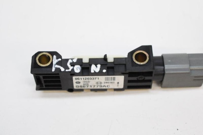 Senzor de impact lateral st&acirc;nga CHRYSLER 300 C LX 2008 OEM: 04671779AC,0611203371 2681904