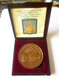 Cumpara ieftin Rară! Rom&acirc;nia medalie nouă &icirc;n cutie cu certificat:Mănăstirea Br&acirc;ncoveanu-Școala de pictură icoane pe sticlă DEISIS,dia=60 mm,tiraj f.limitat=50 buc!!!