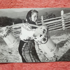 Fotografie fata cu cobilita, 1960