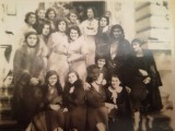 Absolventele de la 1930, verso cu semături și adnotări, 10/8 cm
