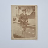 Fotografie format CP: Fotograf necunoscut, Portret de barbat citind o carte, ca. 1915 / Romania