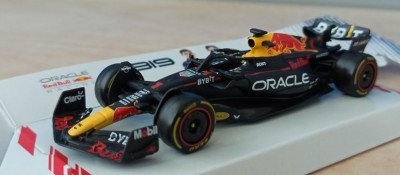 Macheta Red Bull RB19 Max Verstappen Campion Formula 1 2023 - Bburago 1/43 F1 foto