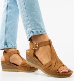 Cumpara ieftin Sandale dama Carolus Camel