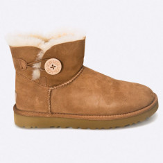 UGG cizme de zăpadă Mini Bailey Button II 1016422.CHE