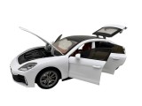 Macheta Porsche Panamera 1:24 replica metal alba lumini si sunete usi capota portbagaj deschise cu functie pull back