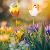 Decor Paste pui si gaina pe bat, decoratiune Paste pentru ghiveci si gradina, figurina 28 cm