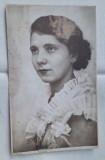 Poza - fotografie tip carte postala - foto studio, o frumoasa domnisoara - fotografie datata anul 1935