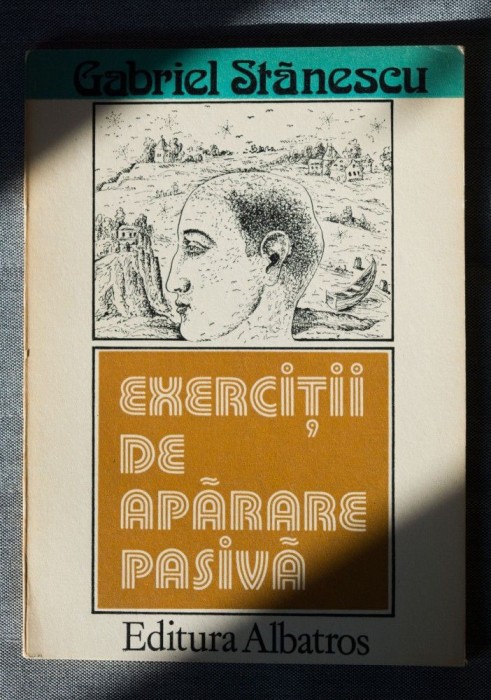 Gabriel Stănescu - Exerciții de apărare pasivă (debut; il. de Sabin Ștefănuță)