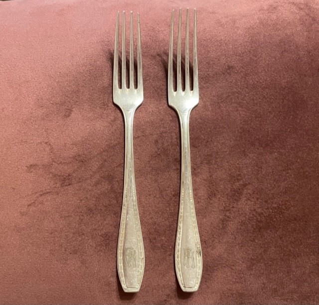 2 FURCULITE CU MONOGRAMA &quot;FH&quot;, ARGINTATE SI MARCATE &quot;AWS WELLNER SILBER&quot; L18,5CM