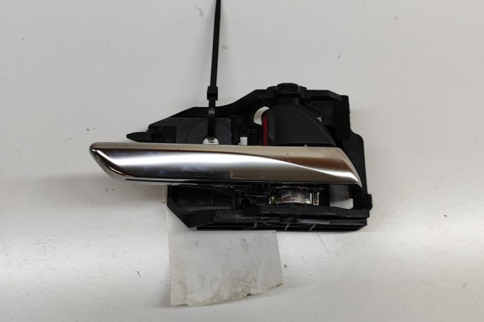 M&acirc;ner de deschidere interior dreapta față MAZDA CX-30 DM 2023 OEM: BCJH-V8392 29508744