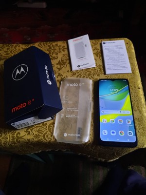 Smartphone Motorola e 13 foto