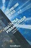 Cumpara ieftin Inaintea piramidelor. Dezlegarea celui mai mare mister al arheologiei - 2010 - Christopher Knight (H140)