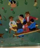Pictură pe sticlă &ndash; Ana Ivănesc, artă naivă rom&acirc;nească, scenă de sat cu săteni la masă, decor rustic/folk, hand-painted