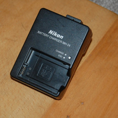 INCARCATOR NIKON MH-24 8.4V 0.9A pentru baterii Nikon EN-EL14 - original