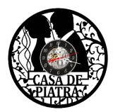 Ceas de perete decorativ realizat din disc de vinil, Model Nunta Casa de Piatra cu Mire si Mireasa, Negru, 30 cm
