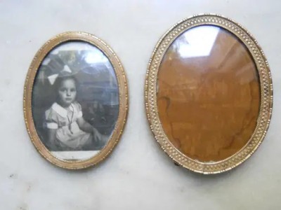 Doua rame foto,ovale,bronz auriu,decor,sticla,8,3x6,5cm7,3x5,5cm foto