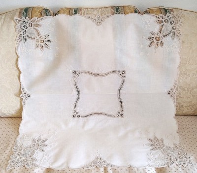 Fata de masa Vintage din bumbac cu broderie manuala florala, broderie cu panglici si inserii croset- BEJ foto