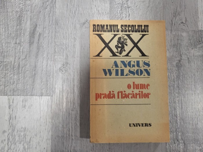 O lume prada flacarilor de Angus Wilson