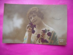 HOPCT 12172 ANUL 1918 -FELICITARE VECHE -FEMEI FRUMOASE -FRANTA -EUROPA - -ROMANTICA- -CIRCULATA