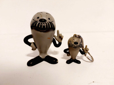 2 figurine vintage Schleich mascota morsa / foca cu mustata, breloc, cauciuc foto