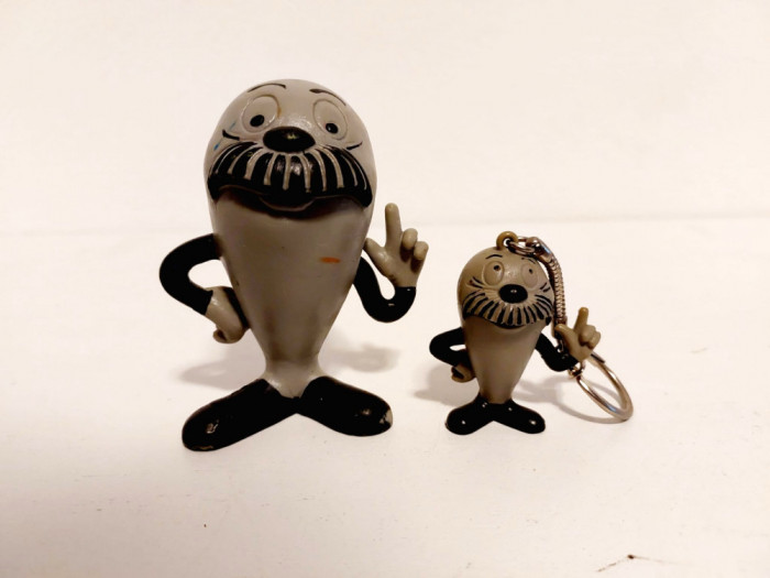 2 figurine vintage Schleich mascota morsa / foca cu mustata, breloc, cauciuc
