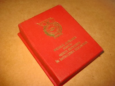 B698-I-RSR-Medalia jubiliara pt. merite deosebite in intrecerea socialista. foto