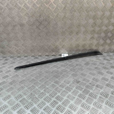 Ornament vertical parbriz dreapta VW PASSAT Variant B8 3G5 2018 OEM: 3G0854328 foto