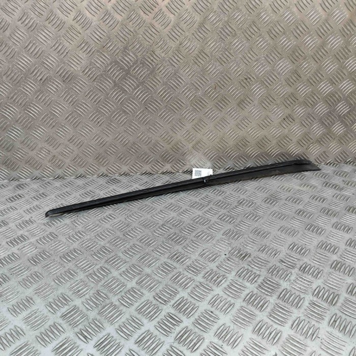 Ornament vertical parbriz dreapta VW PASSAT Variant B8 3G5 2018 OEM: 3G0854328