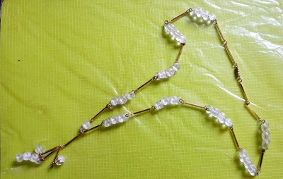 F315-Colier dama pietricele sticla alb- laptoasa aurit frumos si elegant. foto