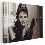 Tablou Audrey Hepburn actrita muzeu de ceara 2018 Tablou canvas pe panza CU RAMA 80x120 cm