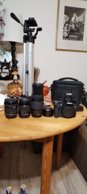 Pachet complet camera DSLR Canon EOS 4000 D + 4 obiective + accesorii foto