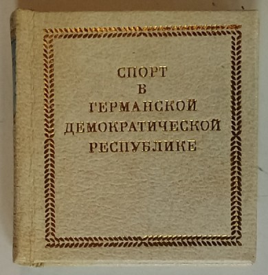 SPORTUL IN REPUBLICA DEMOCRATA GERMANA , TEXT IN LIMBA RUSA , ILUSTRATA , 1975, CARTE LILIPUT foto