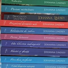 LOT 30 CARTI JOHANNA LINDSEY-JOHANNA LINDSEY