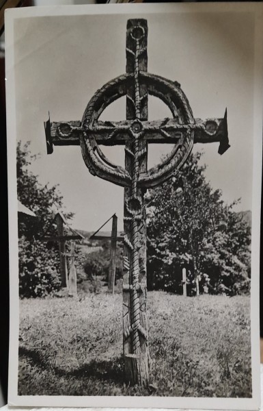 Carte postala, cruce de mormant, din lemn, Maramures, perioada interbelica