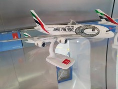 Macheta avion Emirates A380 Museum of Future | Decoratie foto