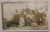 Fotografie de grup in ograda, cu instrumente muzicale// perioada interbelica