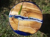 Măsuță de cafea handmade realizată manual din lemn și rășină epoxidică