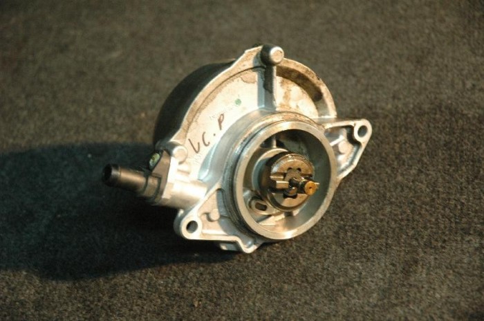 Pompa de vacuum AUDI A6 4F2, C6 2010 OEM: 157145100 1431692