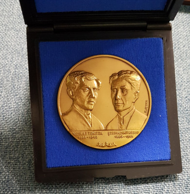 Medalie pictorii Nicolae Tonitza si Stefan Dimitrescu , Barlad , Vaslui foto