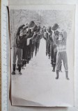 Fotografie vintage sportivi la antrenament iarna &ndash; mingi medicinale, anii &rsquo;60