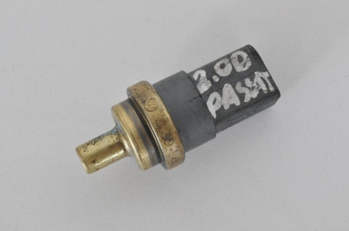 Senzor de temperatură VW PASSAT B6 3C2 2009 OEM: 06A919501A | 2425328