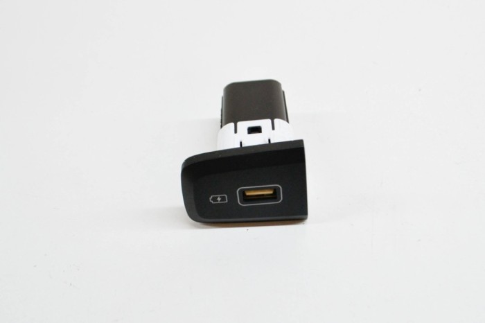 USB HYUNDAI TUCSON NX4E, NX4A 2021 15231430