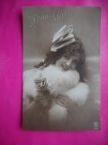 HOPCT 12153 ANUL 1920 -FELICITARE VECHE -FEMEI FRUMOASE -FRANTA -EUROPA - -ROMANTICA- -CIRCULATA