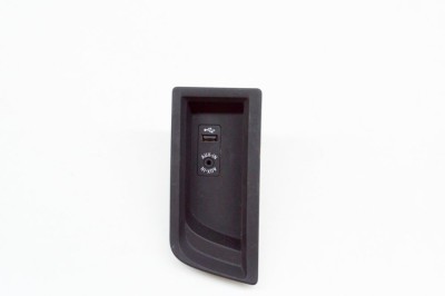 Port USB/AUX-In BMW 4 Coupe F32, F82 2015 OEM: 105026813,9207358 13654098 foto