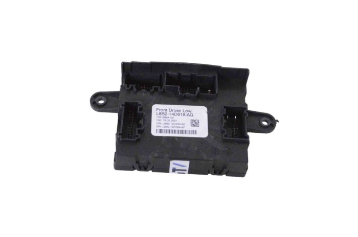 Modul de control ușă dreapta față JAGUAR F-PACE X761 2021 OEM: L8B2-14D618-AG,L8B2-14C235-AE,L8B2-14C064-AF 20438015