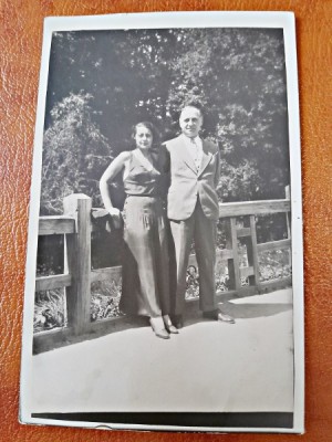 Fotografie tip Carte Postala, familie la plimbare, perioada interbelica, necirculata foto