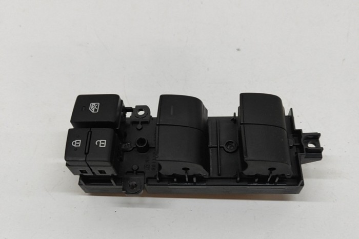 Buton geam ușă dreapta față TOYOTA YARIS CROSS MXP_ 2023 OEM: 84040-0D030 | 32001998